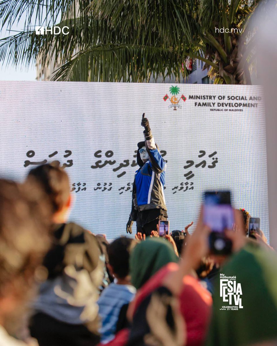 hdcmaldives's tweet image. Roboman stole the show today at the #MyHulhumaléFestival Family Carnival. The kids loved every second of his high-energy performance.

#WitHDC
