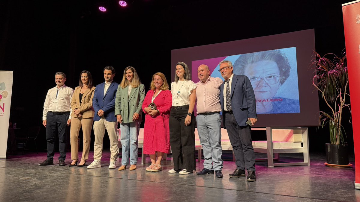 Este año, además, se ha entregado el II Premio Rosa Mazón Valero, que en esta edición ha recaído en Nancy Cárcamo, matrona del Hospital Universitario de Torrevieja, en reconocimiento a su dedicación y compromiso.
