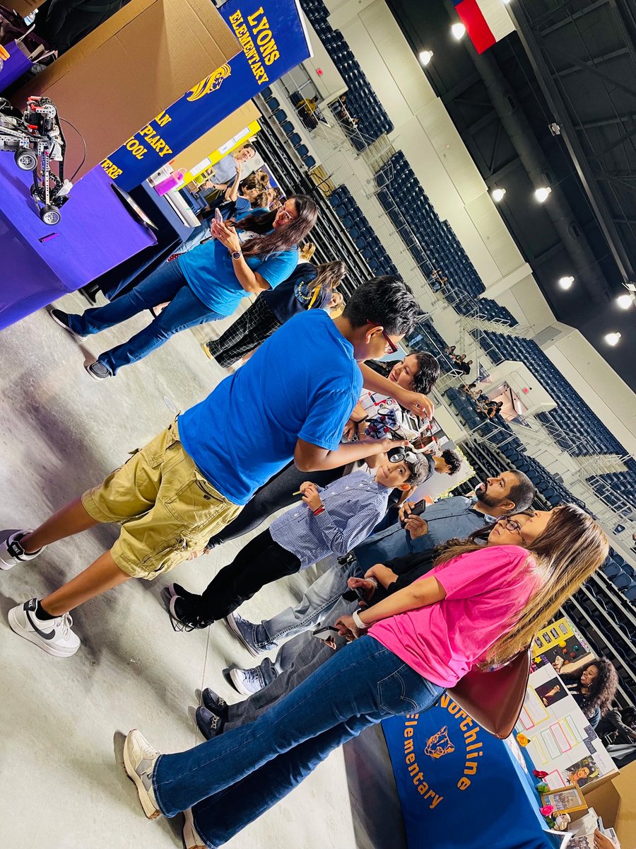 Lyons’ 1️⃣st place GT winner, Ayden Ruiz, had the crowd in awe! #GTExpo

¡El ganador del GT 1er lugar de Lyons, Ayden Ruiz, tenía a la multitud asombrada! #GTExpo