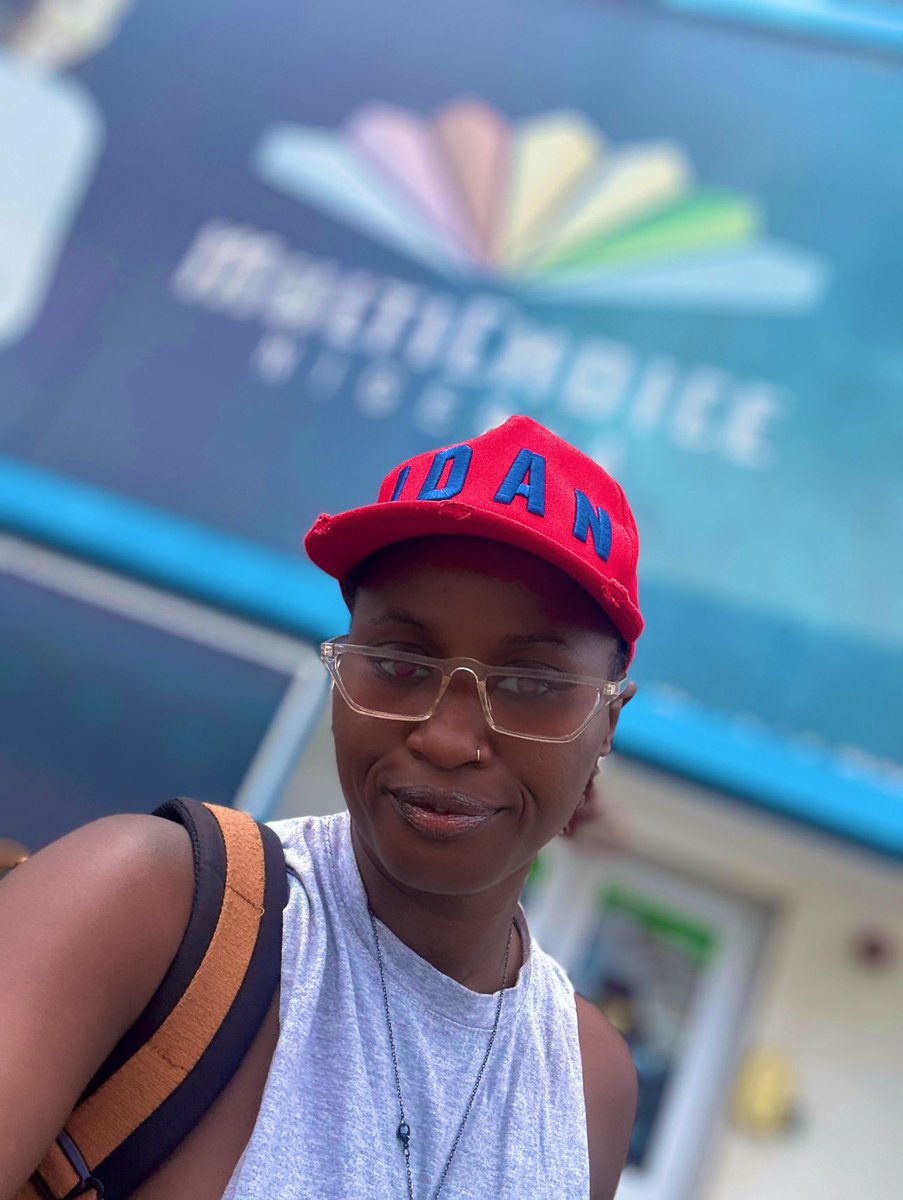 OfficialSuo's tweet image. Today’s daily bread…. 🎙️⚽️#OfficialPidginCommentator Match Day 36. So far so good. #CH203 x @DStvNg 
Change language options to pidgin and we’re live!

🧢 @iamvjadams 🤝

#SOUMCI
#BOUAVL

#EnergyChief
#Kpoko🧡