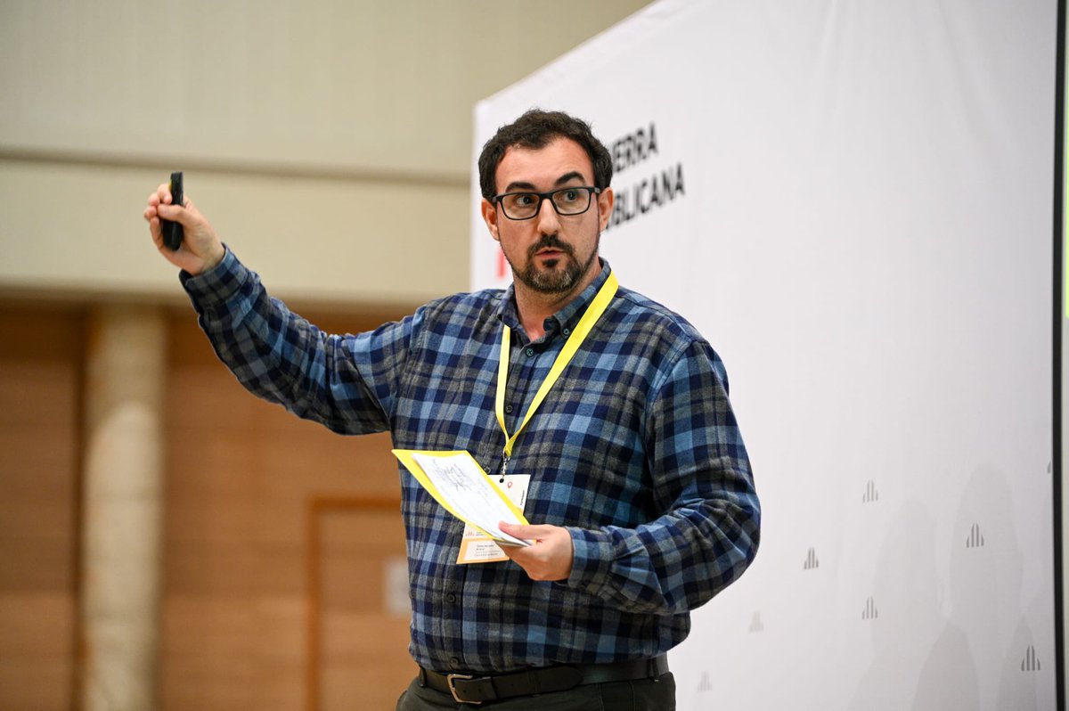 💡 Hem compartit estratègies, discursos, projectes i eines per transformar l’oposició en una veritable plataforma de canvi

🌱 Hem conegut experiències reals de càrrecs electes que ja fan servir la intel·ligència artificial per treballar amb més eficàcia i impacte