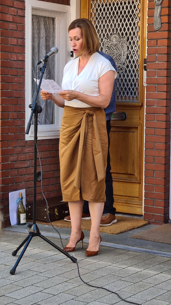 Vandaag, 85 jaar geleden, op de eerste oorlogsdag, viel er bom in de Noordstraat in Tilburg. Dertien personen kwamen daarbij om. Ter herinnering aan deze dramatische gebeurtenis hield Astrid de Beer van Regionaal Archief Tilburg een toespraak.