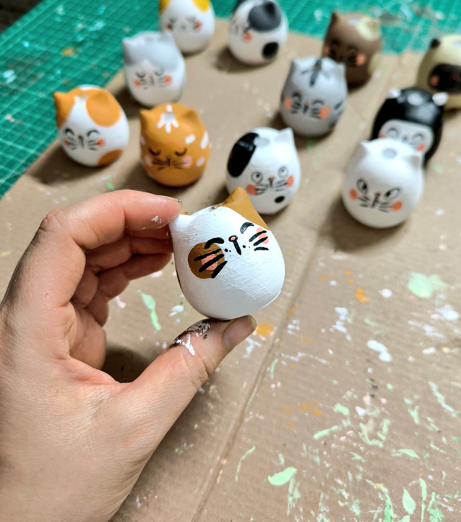 Je suis en train de faire des petits chats ☺️😺 
~ Ils auront des fleurs sur leur tête 🌿