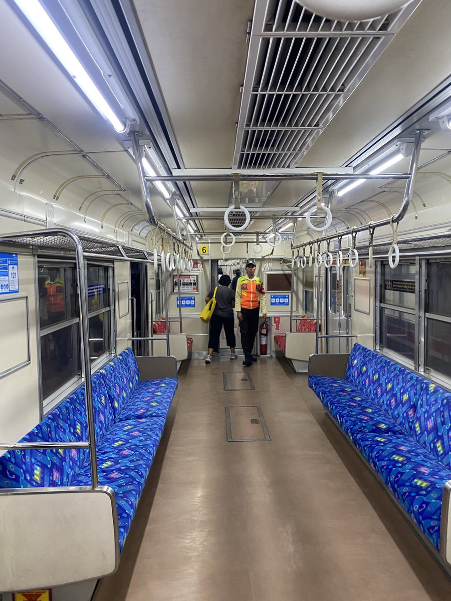 rswjy_blchhfsi's tweet photo. Help rt, info skzoo hilang 

Ditemukan skzoo mini wolfchan di stasiun tangerang dari kereta jalur 4 pada pukul 23:19 https://t.co/uNREjBZvpo