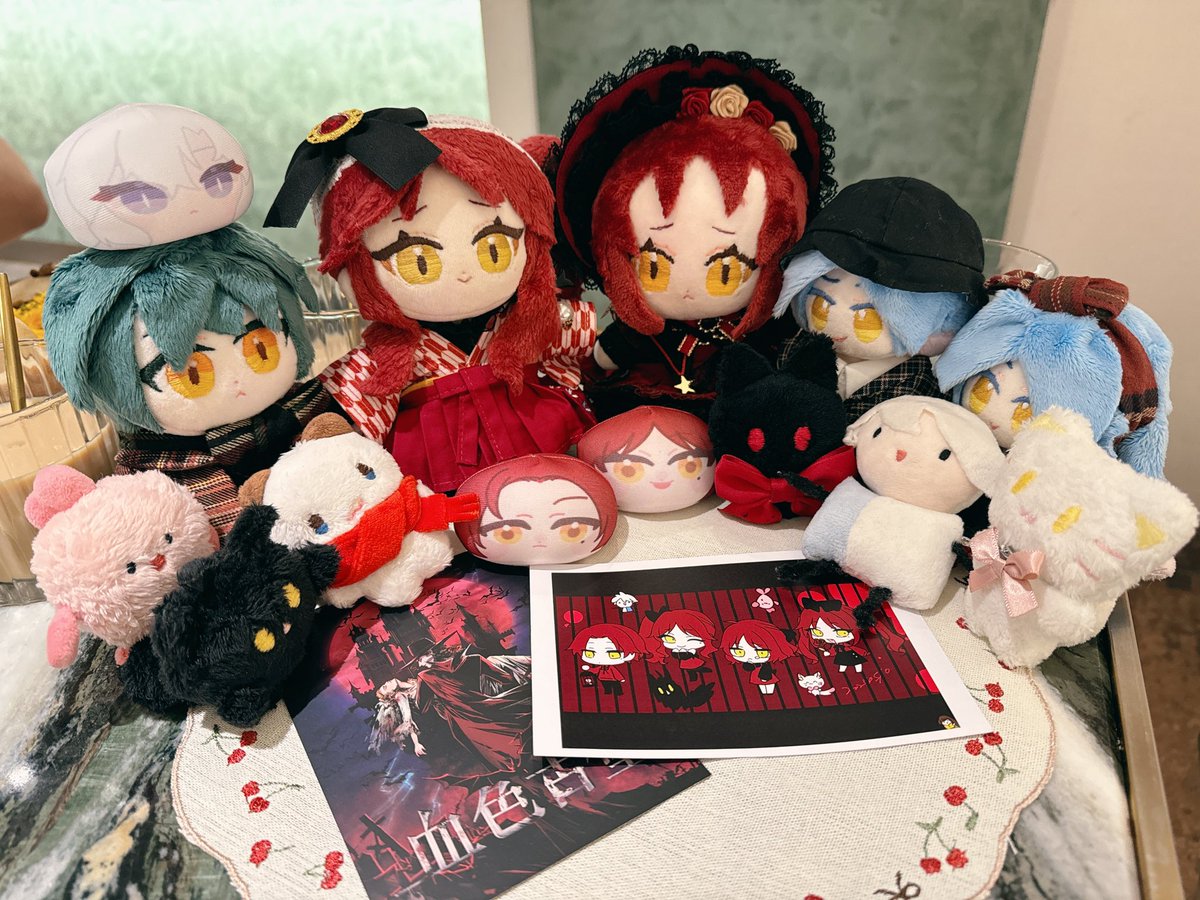 XiaoziMmm's tweet photo. 🦇玩玩逃脫🩸
臨時決定帶瓦娃怎麼有人咻的就殺人(??，但好陣子沒讓西城角色聚在一起覺得好可愛！都有一點紅黑dress code♥️🖤 https://t.co/siKv8aKxiG