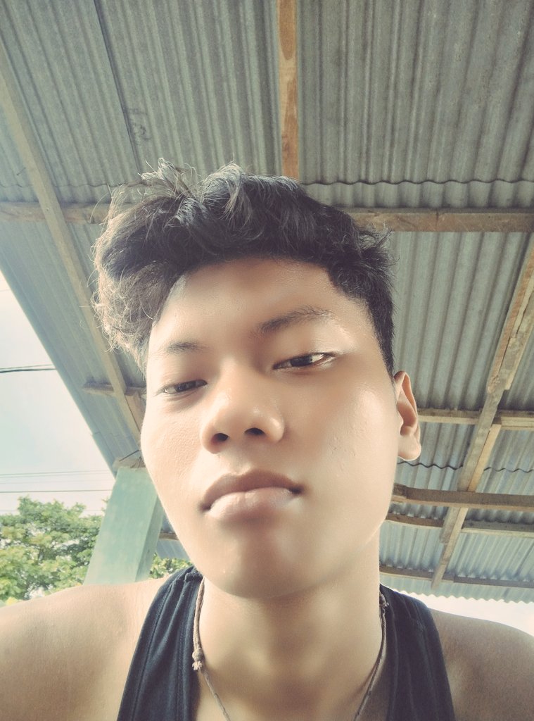 Kita ramekan nggak sih ini X pake hastag 😭😭😭😭
#gaymedan
#medangay

🤢
