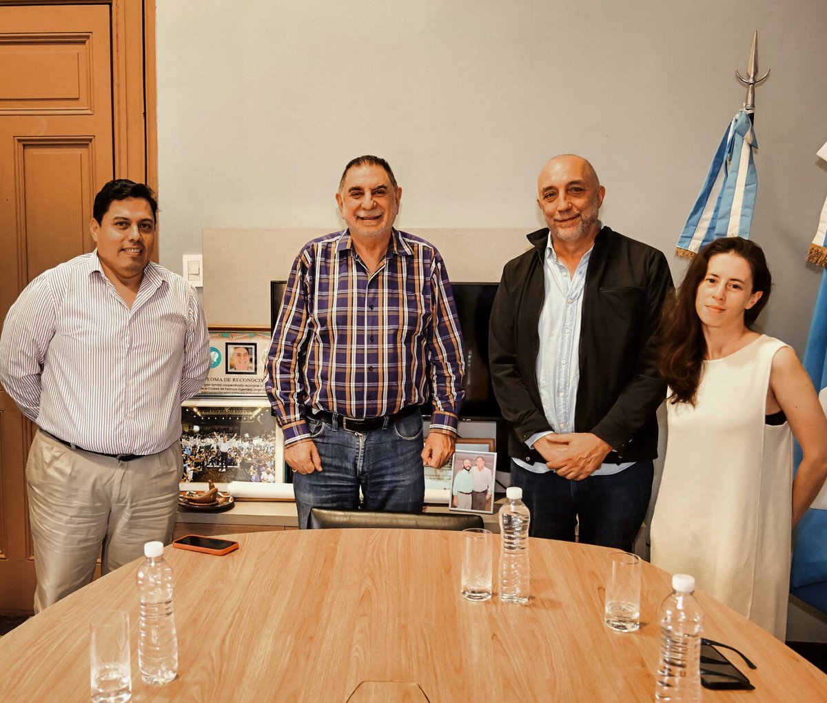 Con María Eugenia Romeu y Marcelo Torres de #BiciescuelasArgentinas, nos une una certeza: la movilidad sostenible no es una idea lejana.
Es un futuro posible, seguro y necesario.
Y en la ciudad de Formosa, ya lo estamos eligiendo.

#MovilidadSostenible #JorgeJofréIntendente