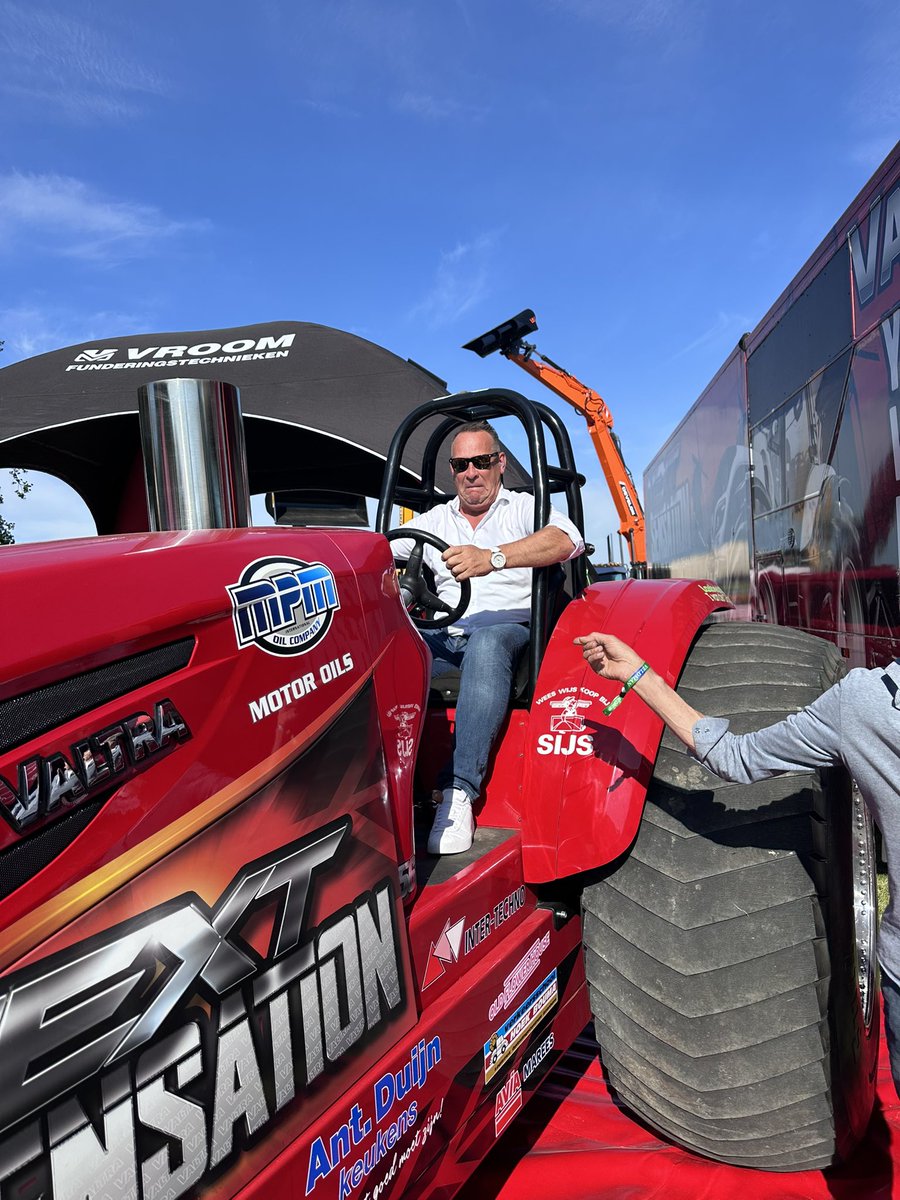Mooie dagen beleefd op het op het zomerfestival en in de namiddag nog even op uitnodiging van de organisatie/Next Sensation naar de tractor pulling in Langedijk ook een prachtig mooi evenement kijk er van op hoe groot dat is!🍀👍😎