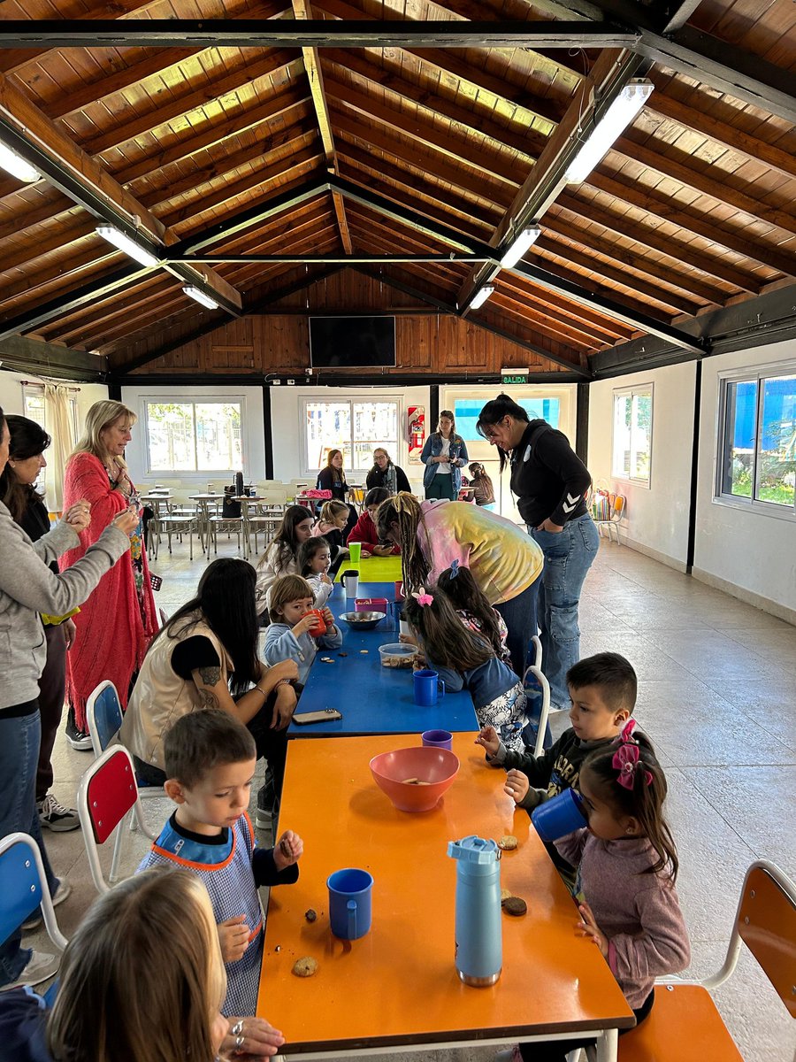 TemperleyOK's tweet photo. 🎨🖌️ Comenzaron los talleres de la Fundación Sueños Celestes con una gran convocatoria en la primera jornada del taller de arte para niños niñas.

Conocé todas las propuestas que tenemos y escribinos para participar ➡️ @FSCtemperley. https://t.co/9vAlBpHrnG