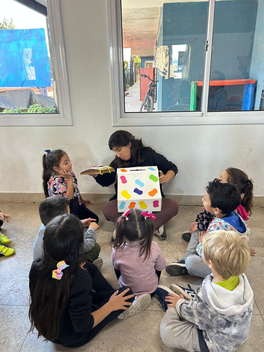 TemperleyOK's tweet photo. 🎨🖌️ Comenzaron los talleres de la Fundación Sueños Celestes con una gran convocatoria en la primera jornada del taller de arte para niños niñas.

Conocé todas las propuestas que tenemos y escribinos para participar ➡️ @FSCtemperley. https://t.co/9vAlBpHrnG