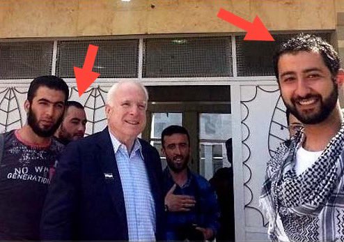 🇸🇾🇺🇸 это Моаз Мустафа. Он ответственный за посредничество в сделке между Джуляни и Трампом. Он управляет Syrian Emergency Task Force (SETF) - организацией, созданной в США в 2011 году для поддержки «сирийской оппозиции»

А еще Мустафа дружит с террористами t.me/Abbasdjuma/213…