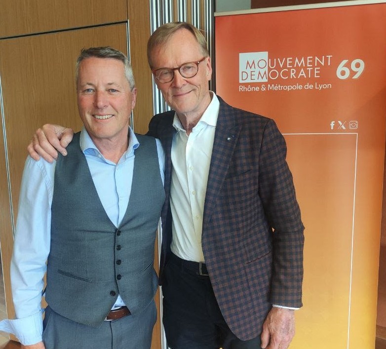 #JournéeDeLEurope Félicitations pour la parfaite organisation de ce week-end dédié à l'Europe et merci pour votre invitation à clore les débats aux côtés de Ari Vatanen sur le thème de la Défense et la Souveraineté stratégique de l'Europe en presence du Sénateur Bernard Buis #Eu