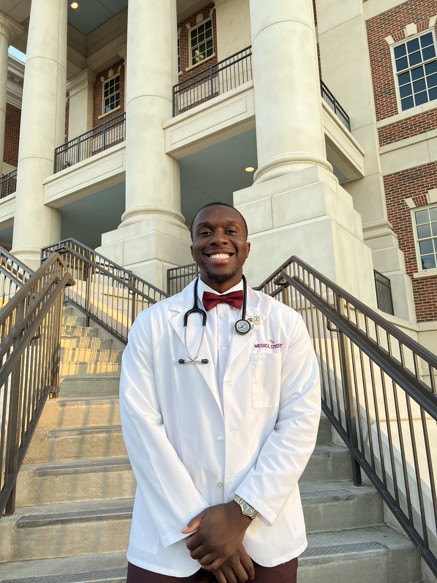 Hey #MedTwitter! I’m Eje 🇳🇬, a rising 4th year. Interested in PM&amp;R and excited to connect, learn, and grow here. Let’s link!