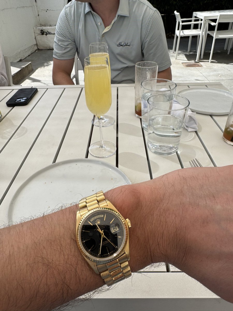 ClydeB18276's tweet photo. Mother’s Day brunch✅
Peter✅
Rolex✅
Yeah… this white boy is getting hot https://t.co/Wuanmkg6Kj