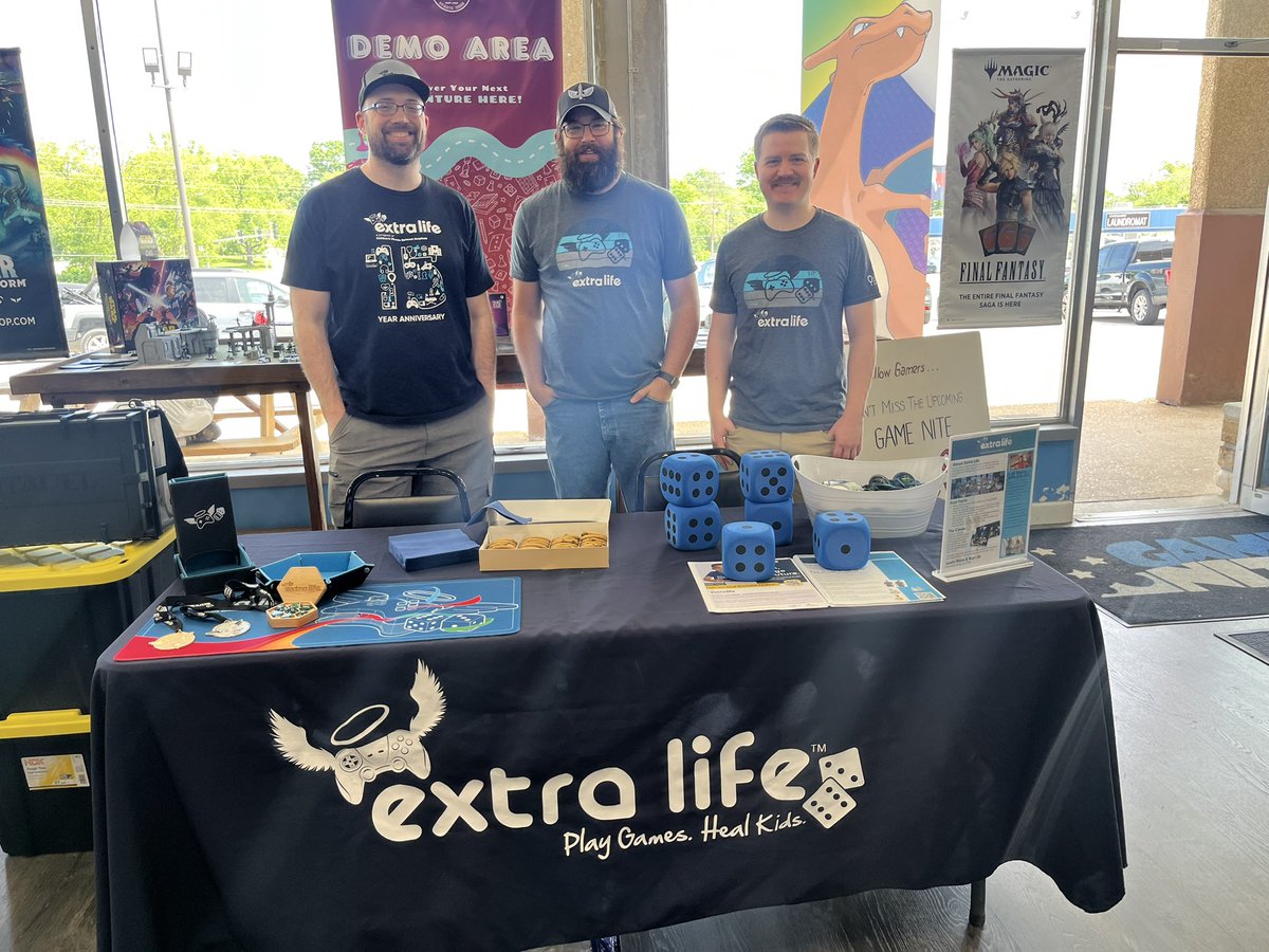 Extra Life St. Louis is having a blast at Game Nite connecting with gamers &amp; sharing how we game for good for @StLouisChildrens &amp; @SSMCardinalGlennon! Huge thanks to @GameNiteSTL for hosting us at the Gamer Garage Sale! #ExtraLife #GameForGood