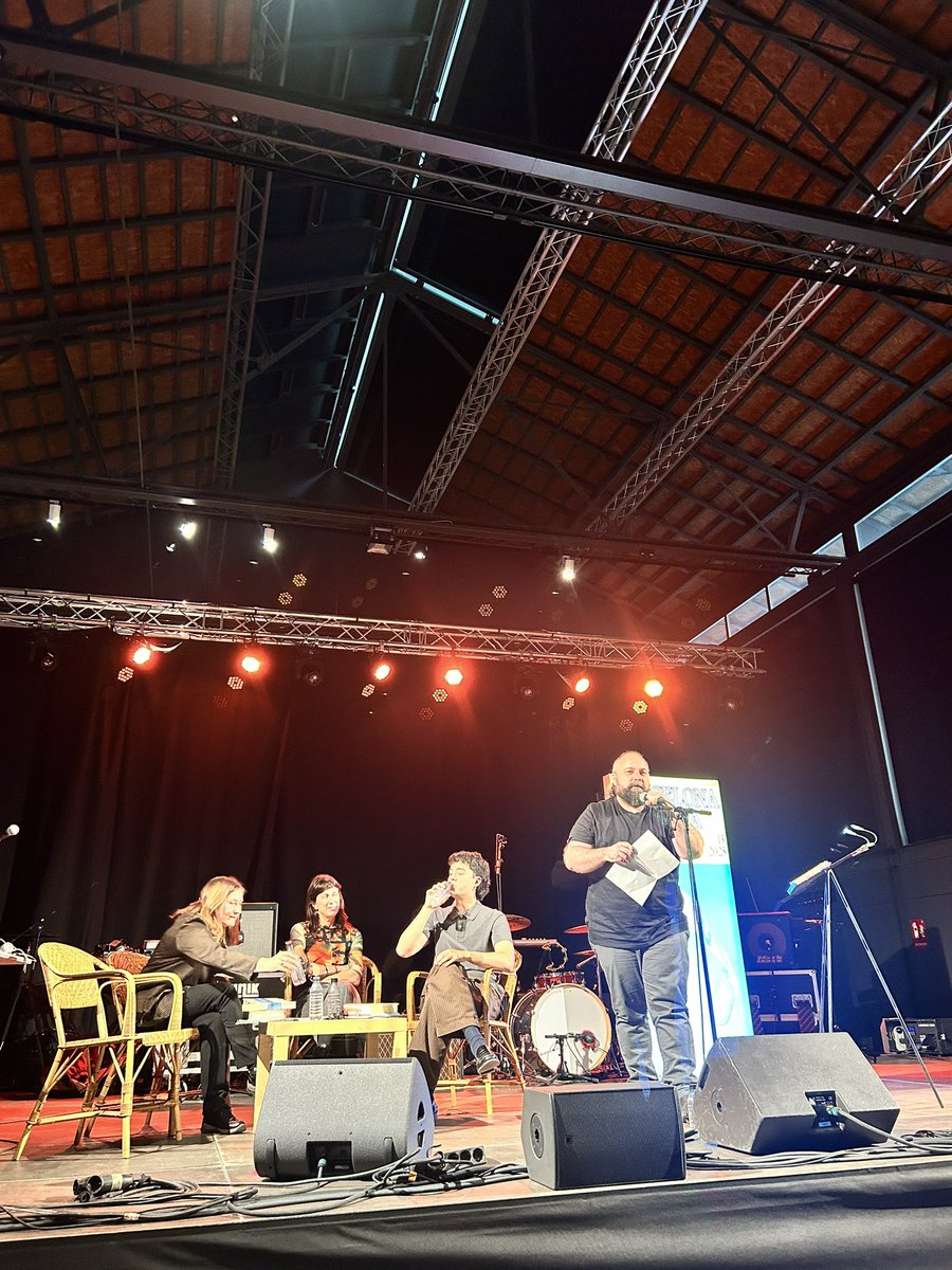 Jaume C. Pons Alorda (@jaumeponsalorda) on Twitter photo ARA #AnyLlompart amb <a href="/juncomora1/">Jun Komura</a> <a href="/LuPietrelli/">LuPietrelli</a> Susanna Rafart <a href="/PauVadell/">Pau Vadell</a> al Barcelona Poesia ❤️🔥 ARA #AnyLlompart amb <a href="/juncomora1/">Jun Komura</a> <a href="/LuPietrelli/">LuPietrelli</a> Susanna Rafart <a href="/PauVadell/">Pau Vadell</a> al Barcelona Poesia ❤️🔥