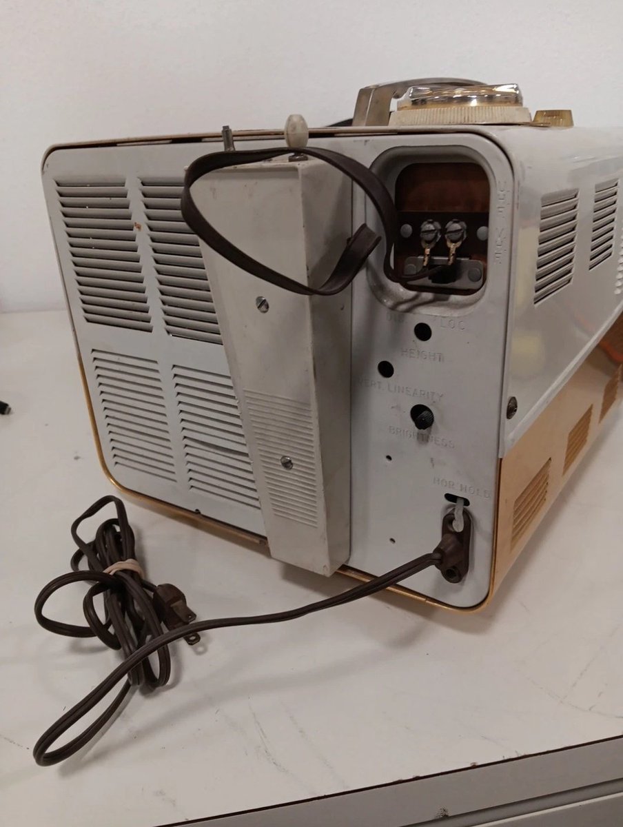 cattledoggo's tweet image. 1957 admiral 10&quot; portable TV I&apos;ve acquired! All originals even came with the case! 
Was super nervous when it came in cause it was delivered across the country and afraid of the CRT being necked. Glad it came in one peace