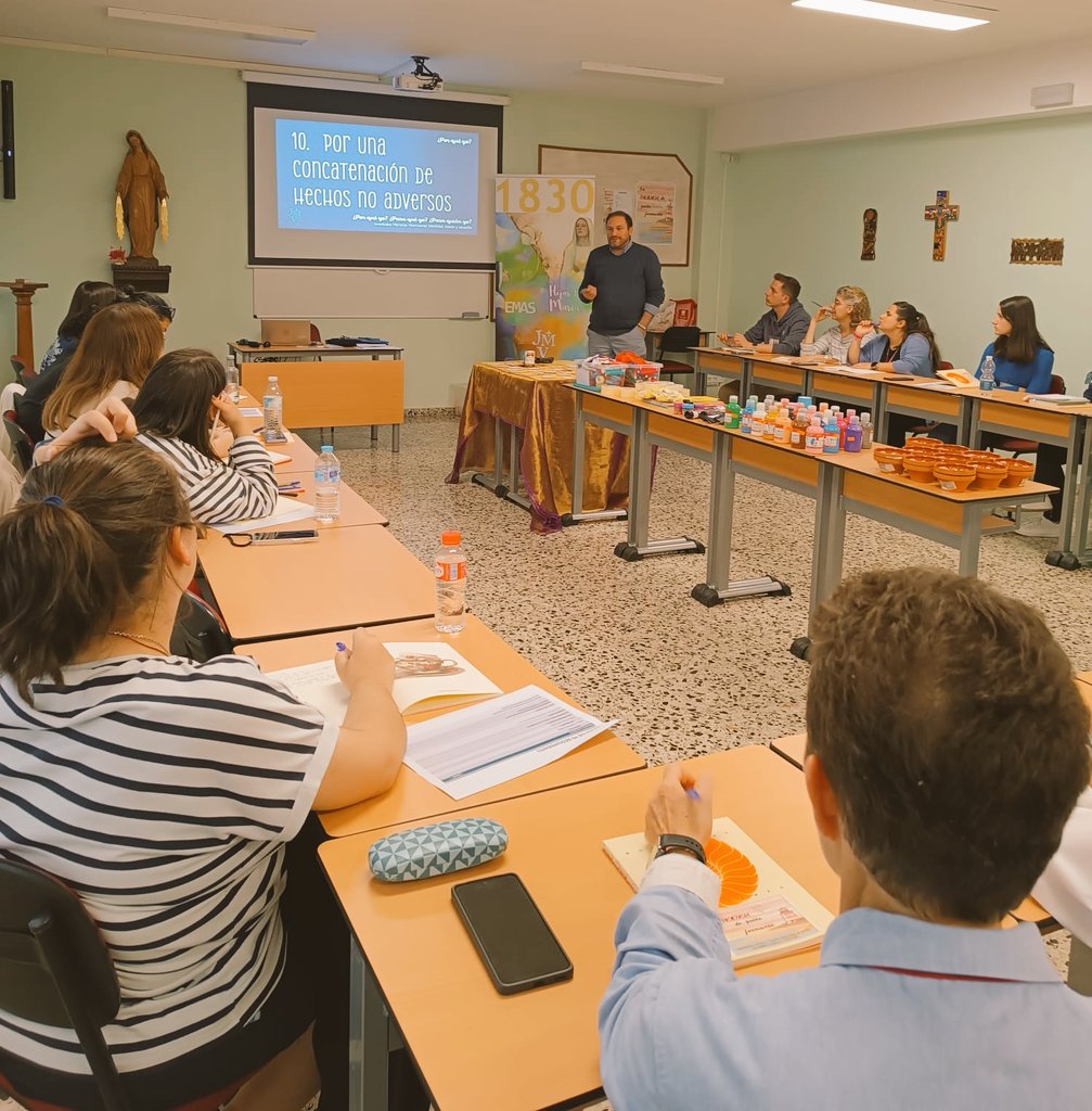 JMV_esp's tweet image. Los asesores de JMV están reunidos en León, compartiendo ilusión ✨, fe ✝️ y compromiso ❤️ para seguir acompañando con corazón vicenciano a nuestros jóvenes. ¡El carisma se hace vida cuando se vive en comunidad! #JMV #AsesoresVicencianos #León2025 🕊️🤝