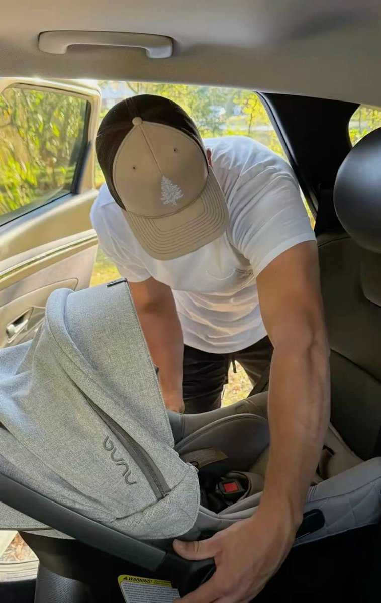 5/10 zoomer daddy of the day 🍼