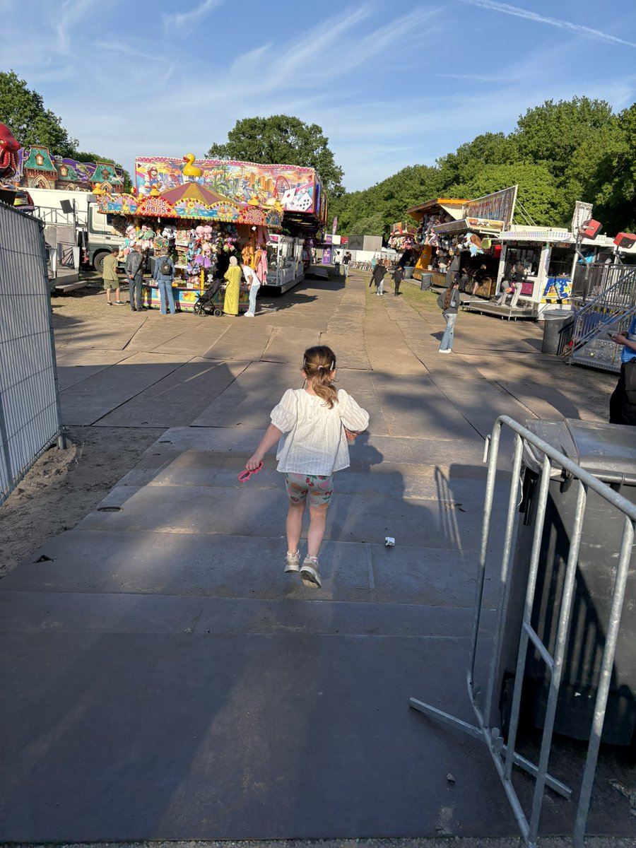 PapavanFien's tweet image. We gaan nog even knokken! #kermis