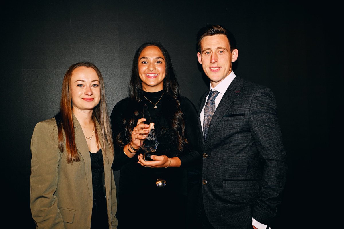 LaylaBanaras's tweet image. ✨PRESENTATION NIGHT✨
Honored o have won players players, had the the best season with the best teammates 🫶