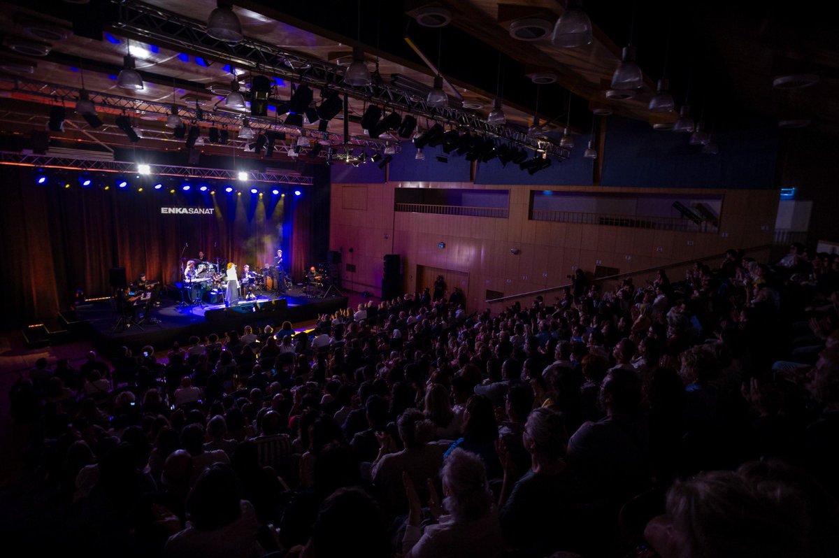 ENKA Sanat şubat ayında başlayan ve her yaştan sanatsevere hitap eden etkinlik sezonunu, dün akşam ENKA Oditoryumu’nda gerçekleşen Türk müziğinin en özel seslerinden Zuhal Olcay’ın konseriyle kapattı.  🌟🌟

📸Fotoğraflar @ılgıneraslanyanmaz