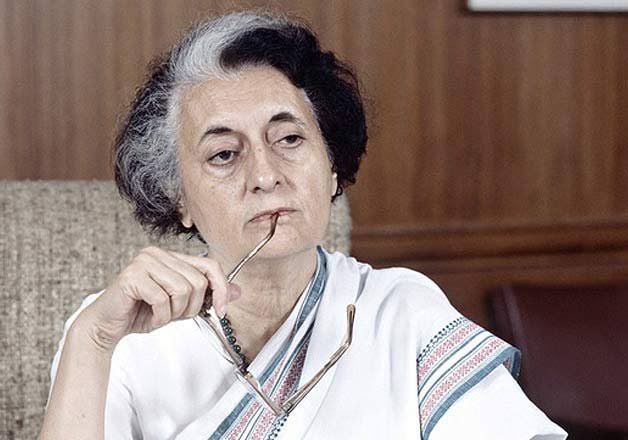 अमेरिका की आँख में आँख डाल कर 

पाकिस्तान के दो टुकड़े कर के 

विश्व का भूगोल बदल दिया था 
#IronHeart #IndiraGandhi