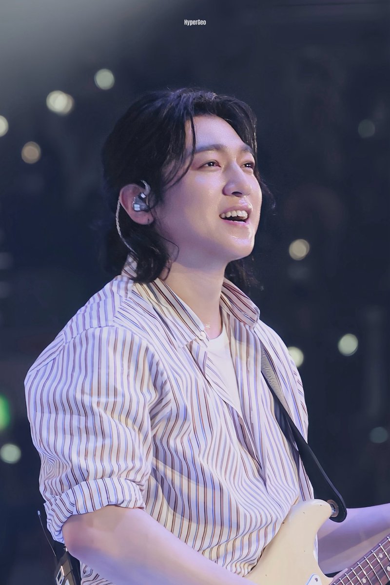 hypergeo1616's tweet photo. 250510 Forever Young FINALE in SEOUL

#DAY6 #데이식스 #성진 #SUNGJIN https://t.co/oaUNuh5TqO