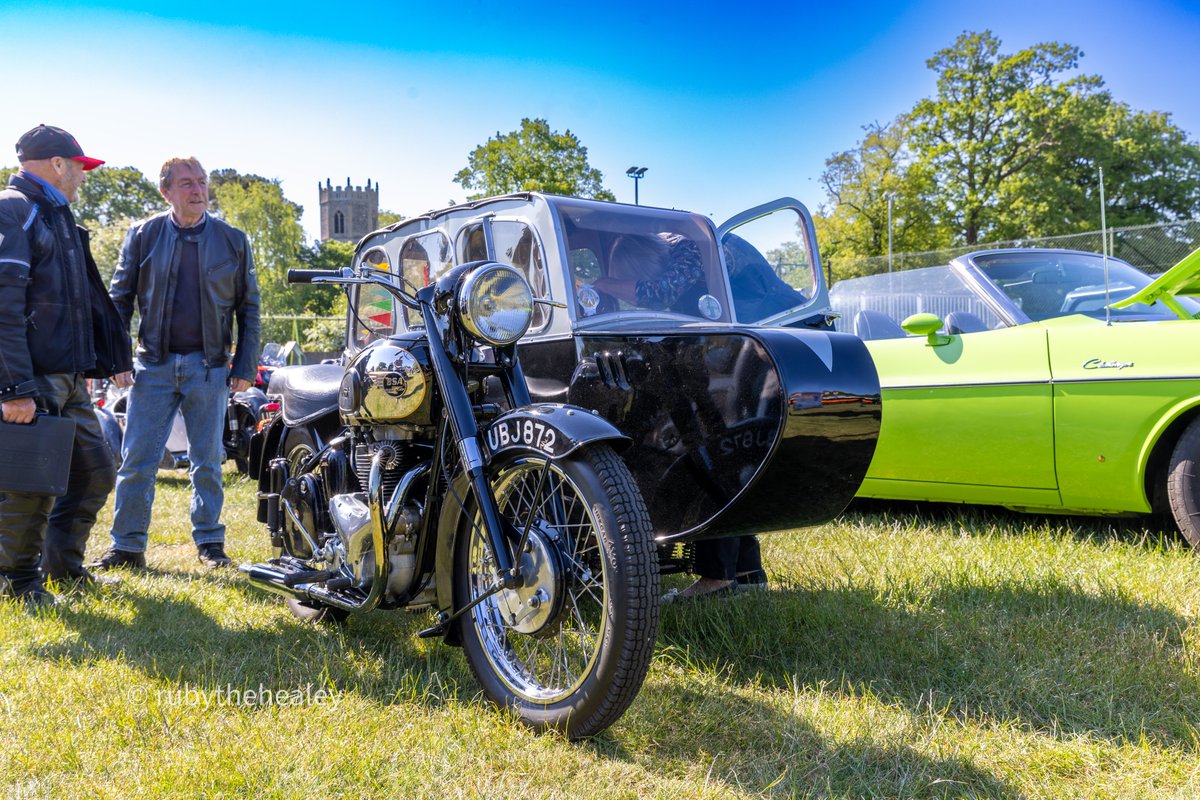 rubythehealey's tweet photo. A few from #rickinghall this morning, 170+ more over on Facebook #classiccars #suffolk https://t.co/ndicQD34gL