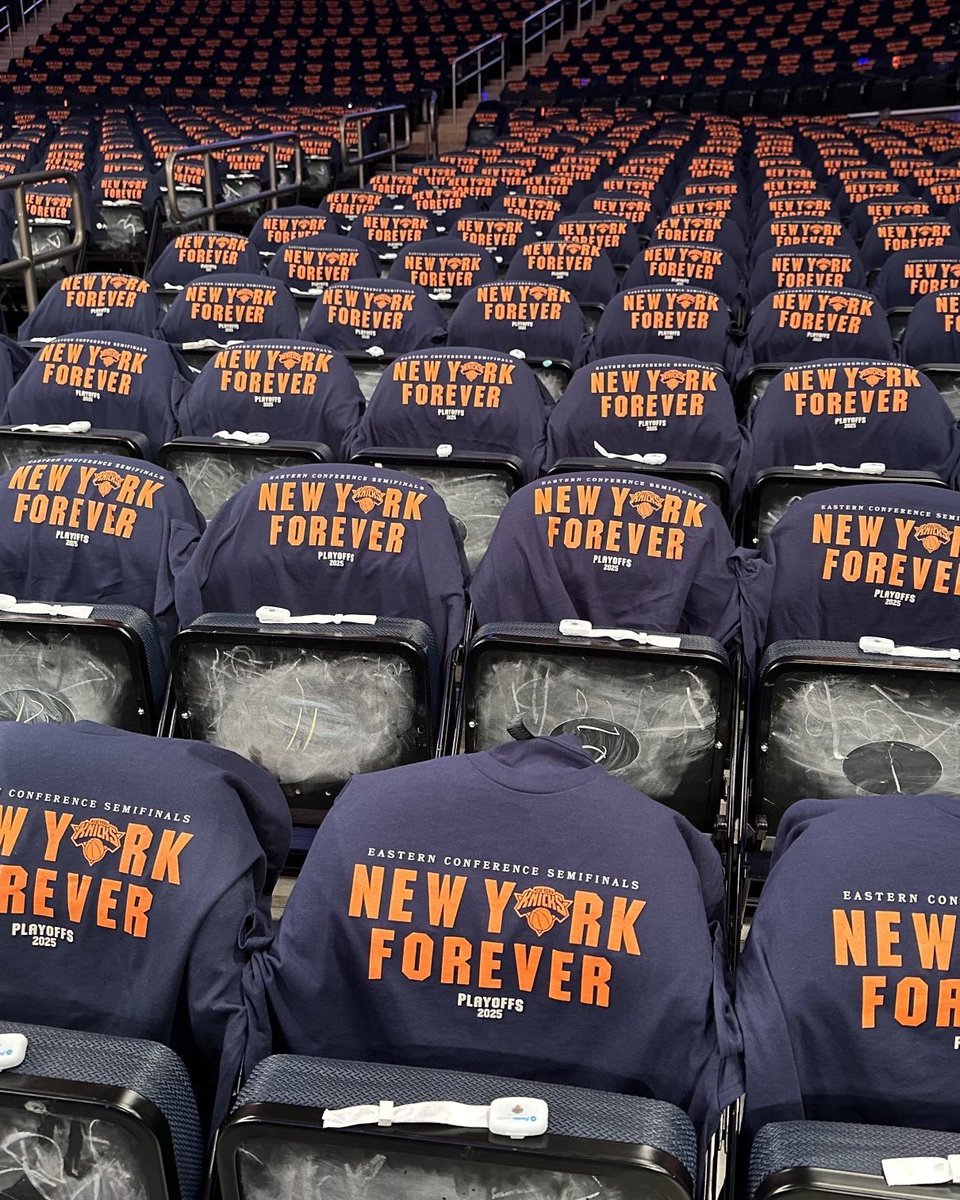 TheStrickland's tweet photo. WEAR THE SHIRTS, PEOPLE!

(📸 @StevePopper) https://t.co/E0kRmp08Qs