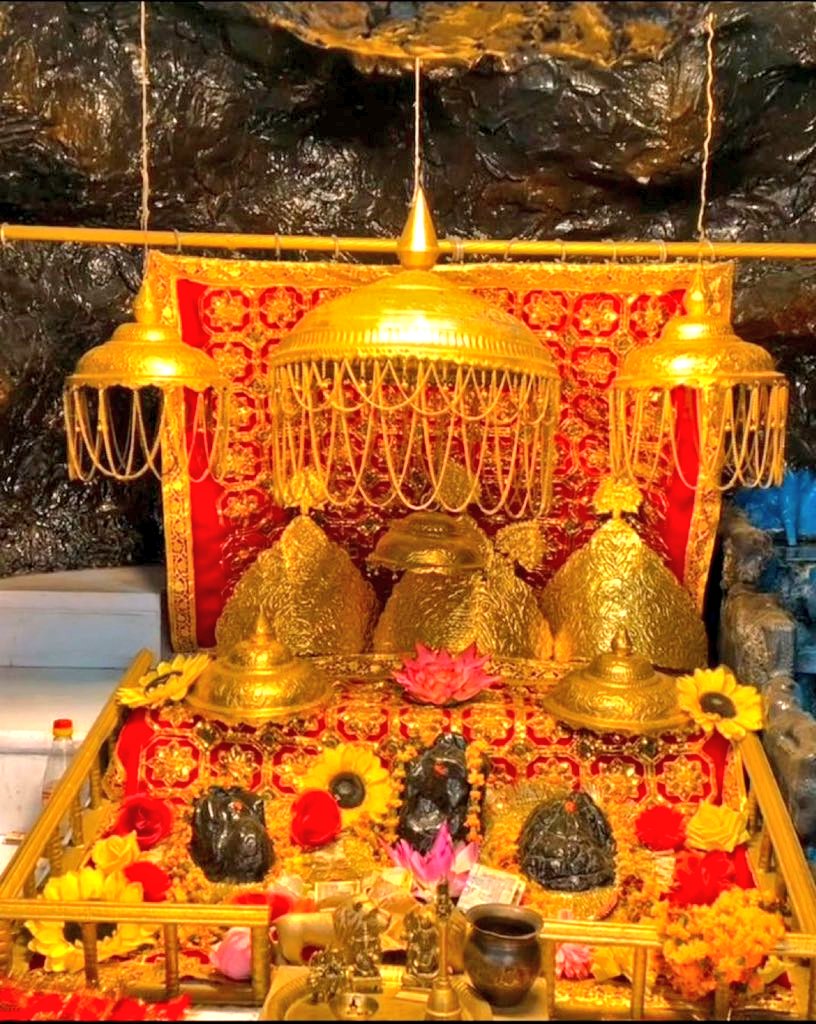 sunflowermuse_'s tweet photo. Pakistan may not understand how much trouble they’ll face...

They're trying to harm Vaishno Devi, Now Vaishno Mata will show them their real place ..

Jai mata di 🙏 https://t.co/x3ljdDRHLW