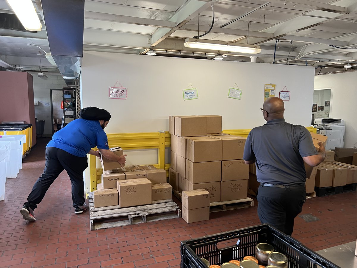 This past Wednesday, our Steritech colleagues in the DC area volunteered in a #SteritechConnects event at a local food bank! Huge shoutout to all of the helping hands that attended this volunteer event and made a difference in their community. 💙