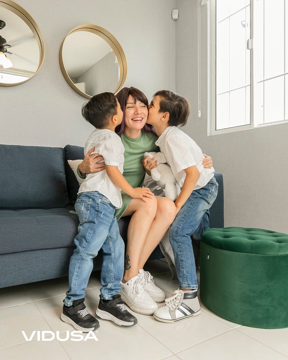 Hoy celebramos a quien hace de la casa, un verdadero hogar.

🏡💖¡Feliz Día de las Madres!💐