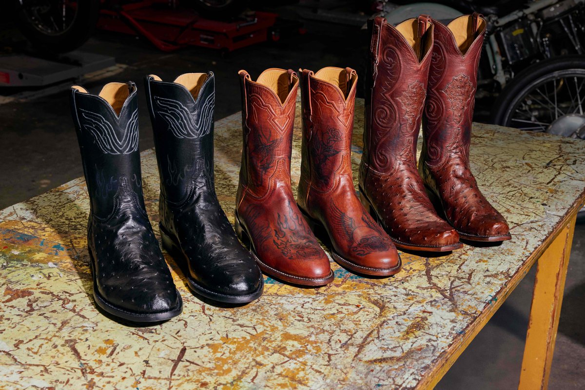 Lucchese provided AT&amp;T Stadium and the Jones Family with a one-of-a-kind pair of boots—handmade in El Paso and tattooed by Nick Dirks. Welcome home, Post. Welcome, Jelly. Texas loves you.

#Lucchese #NickDirks #PostMalone #JellyRoll #BigAssStadiumTour #MadeInTexas #TattooedBoots