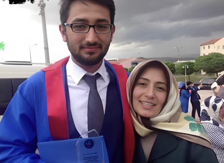 Bu sensiz geçen 3. Anneler günü. Acın, hasretin dayanılmaz olsa da iyi ki benim evladım olmuşsun, kısa ömründe beni hiç incitmedin, ben senden razıyım oğlum. İnşallah firariler yakalanır hakettiklerini cezayı çekerler,böylece size verdiğim “Adalet” sözünü yerine getirmiş olurum.