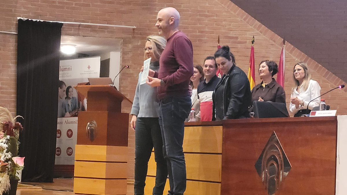 🥇🔔Miguel Contreras ha conseguido el primer premio en el #DIE2025 con su comunicación sobre "Efectividad del ejercicio físico sobre la calidad de vida en mujeres con cáncer de mama sometidas a quimioterapia. Un meta-análisis en red de ECAs" 👏
¡¡Enhorabuena de nuevo!!