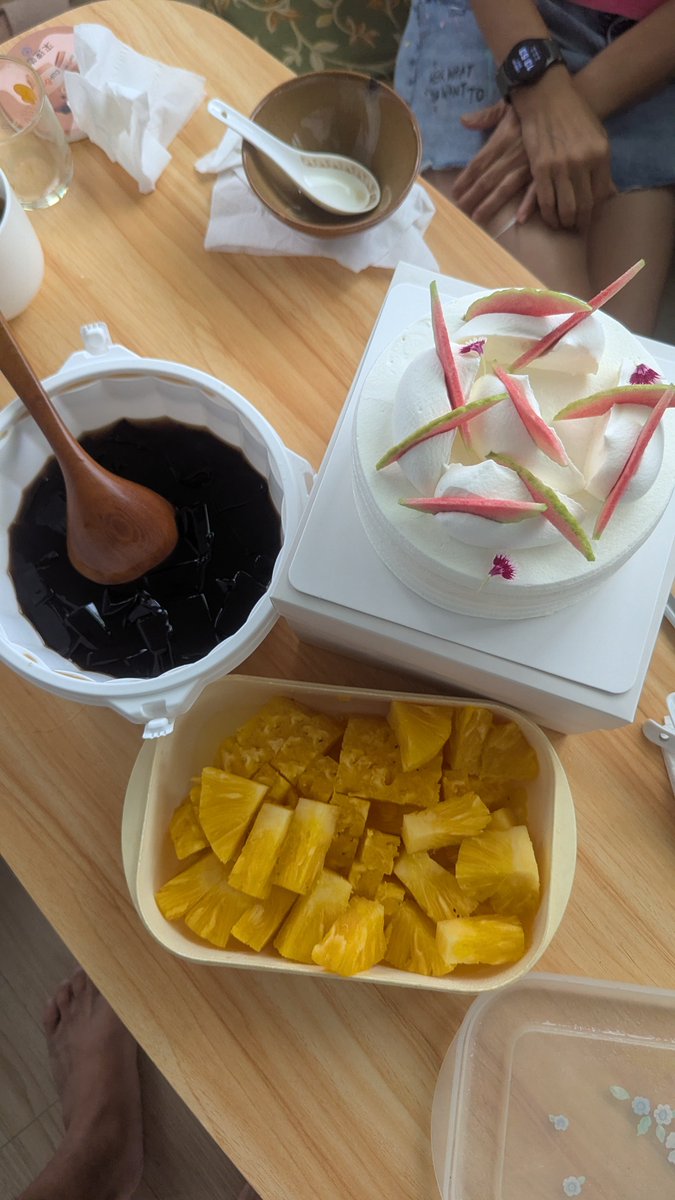 今年的母親節，適逢自己剛剛大整理完一波情緒，一個不同狀態的我（說不同，感覺也只是又認識自己一點的我）。

所以我做了個決定，我想找兩個媽媽來家裡來吃飯。