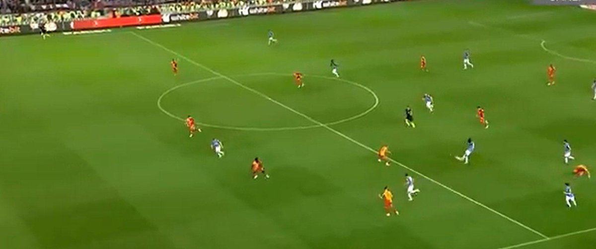 BİR SKANDAL DAHA! OFSAYT YİNE YANLIŞ ADAMDAN ÇEKİLDİ...