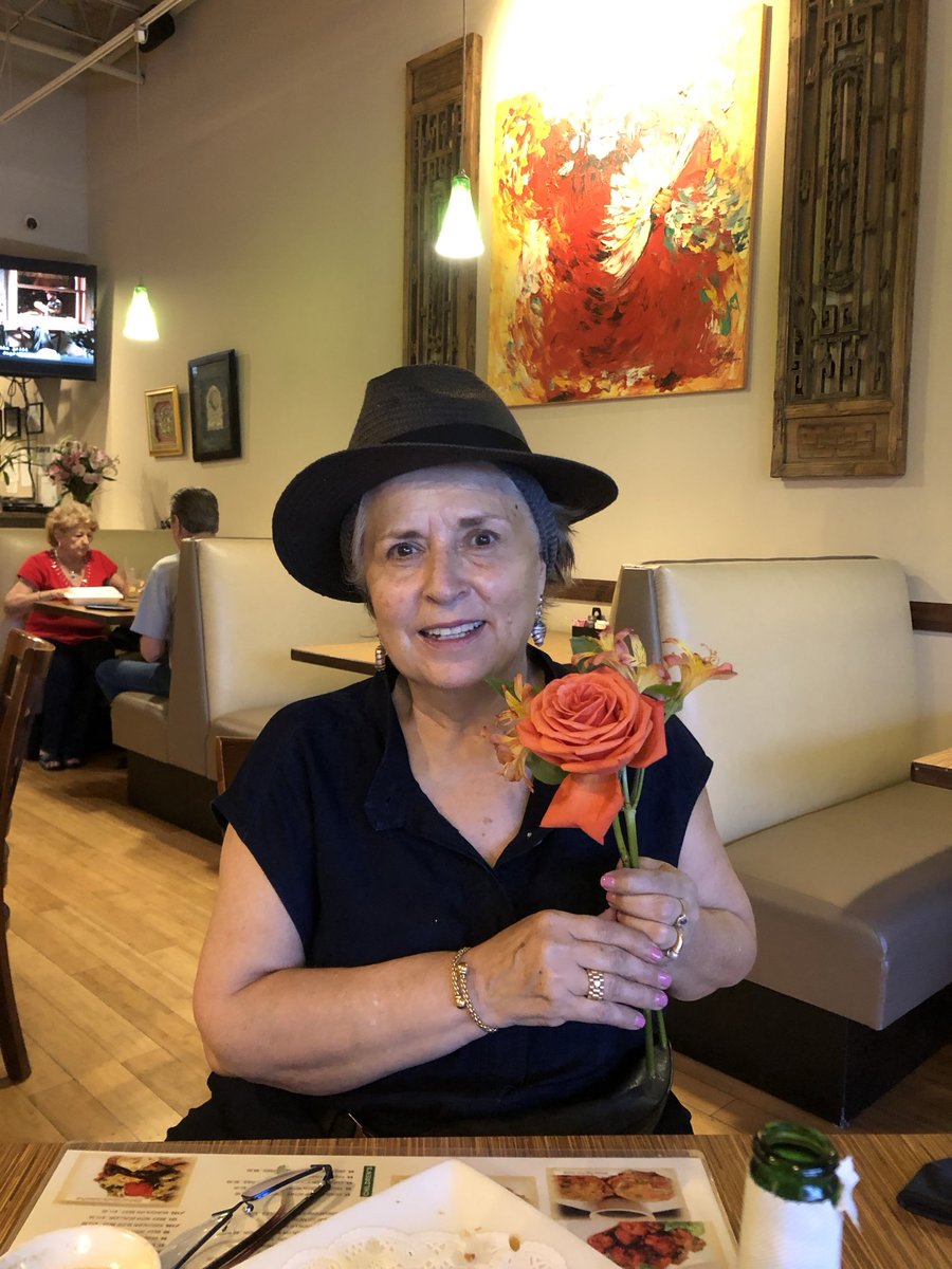 Felicidades Doña Muñe!!
Te amo mamá!!!