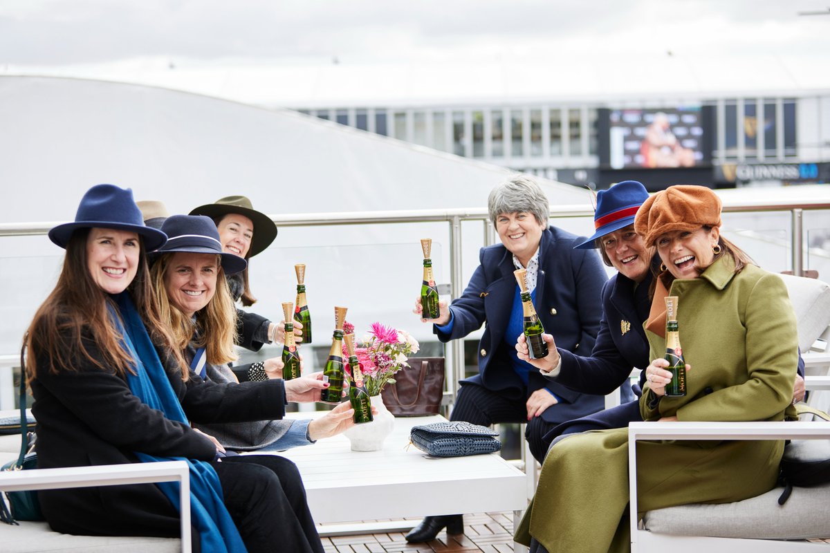 JCExperiences_'s tweet photo. At #JCC, we are responsible for delivering the catering to some of the biggest Horse Racing Festivals in the UK, but which Festival is your favourite? 🥂🍽️🏇

#CheltenhamFestival #RandoxGrandNational #BetfredDerby #TheGuineas #JulyFestival https://t.co/lG0bjAnsXW
