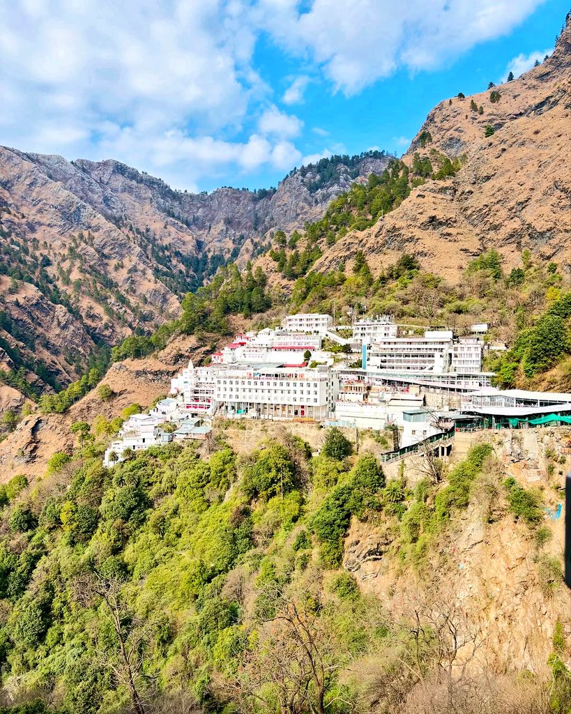 pintudera_'s tweet photo. Mata Vaishno Devi 🙏🙏

Jammu is your place 

🚨protect your place , protect innocent people.Vaishno Devi Mata Mandir was targeted by Pakistani Army, Modiji Enough is Enough,

 #ceasefire #Nagrota नगरोटा https://t.co/dOUh2YB3y9