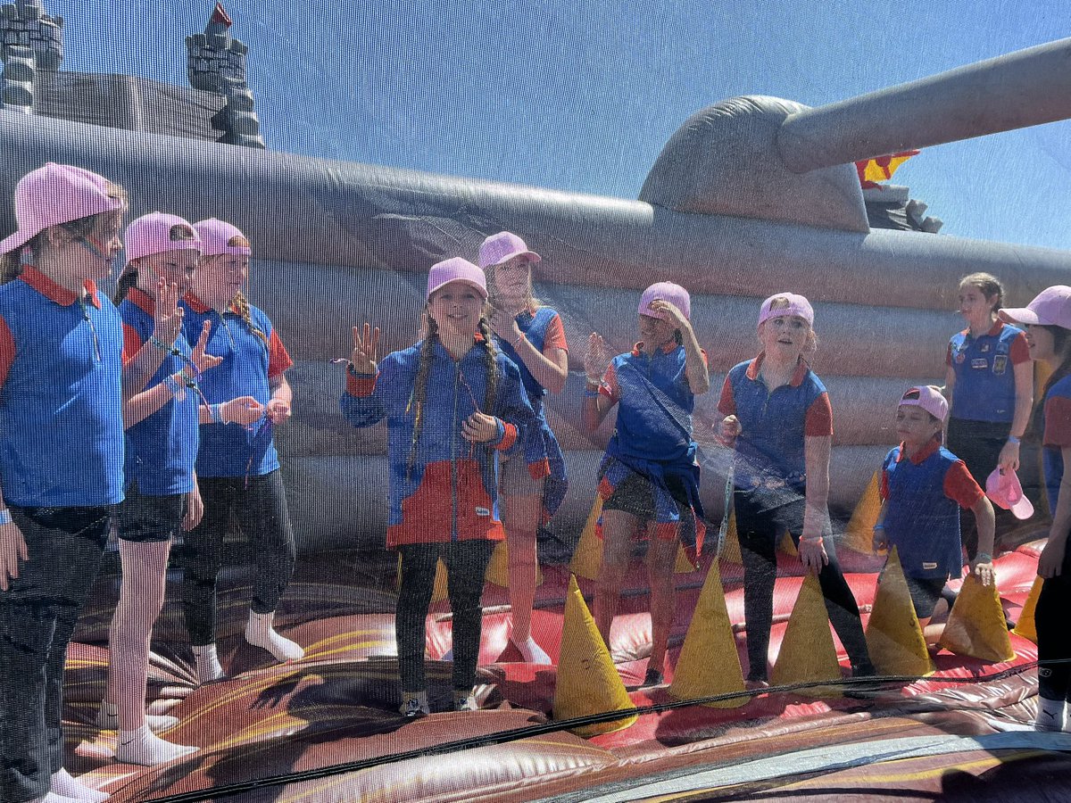 northfleet_GG's tweet photo. 1st Northfleet Guides had a jam packed day at #LaSERMayhem - silent disco, inflatables &amp; petting zoo were all favourites! We even did a promise on the inflatables! Thank you @Guiding_LaSER https://t.co/RYMPzMnOIf