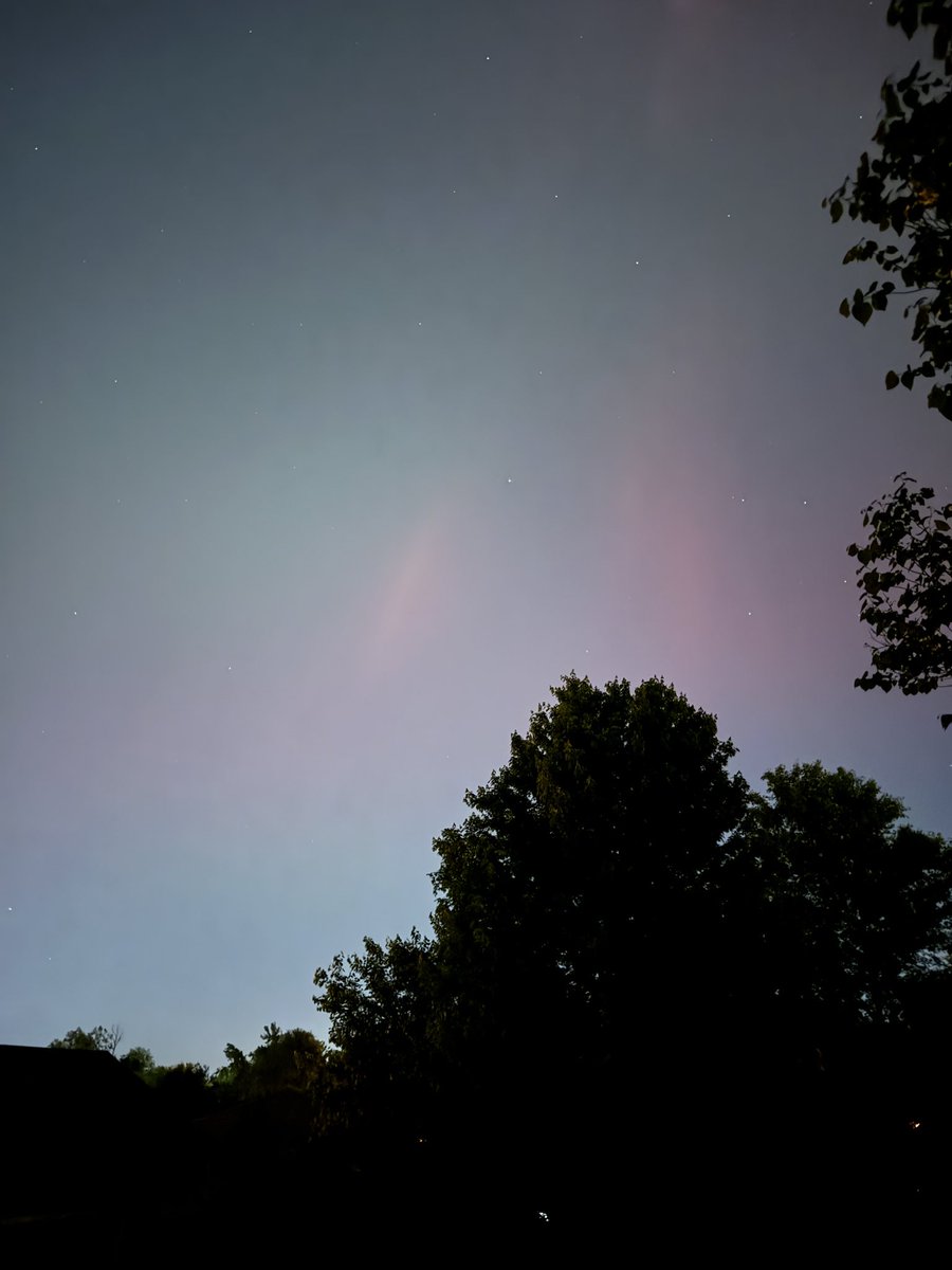 Throwback to the BEST DAY EVER!!!! <a href="/Kentuckyweather/">Chris Bailey</a> and <a href="/JimWKYT/">Jim Caldwell ⛈️</a> came to my school to teach the students about weather AND we saw the Northern Lights in KY a year ago today. Such a wonderful day!!!!