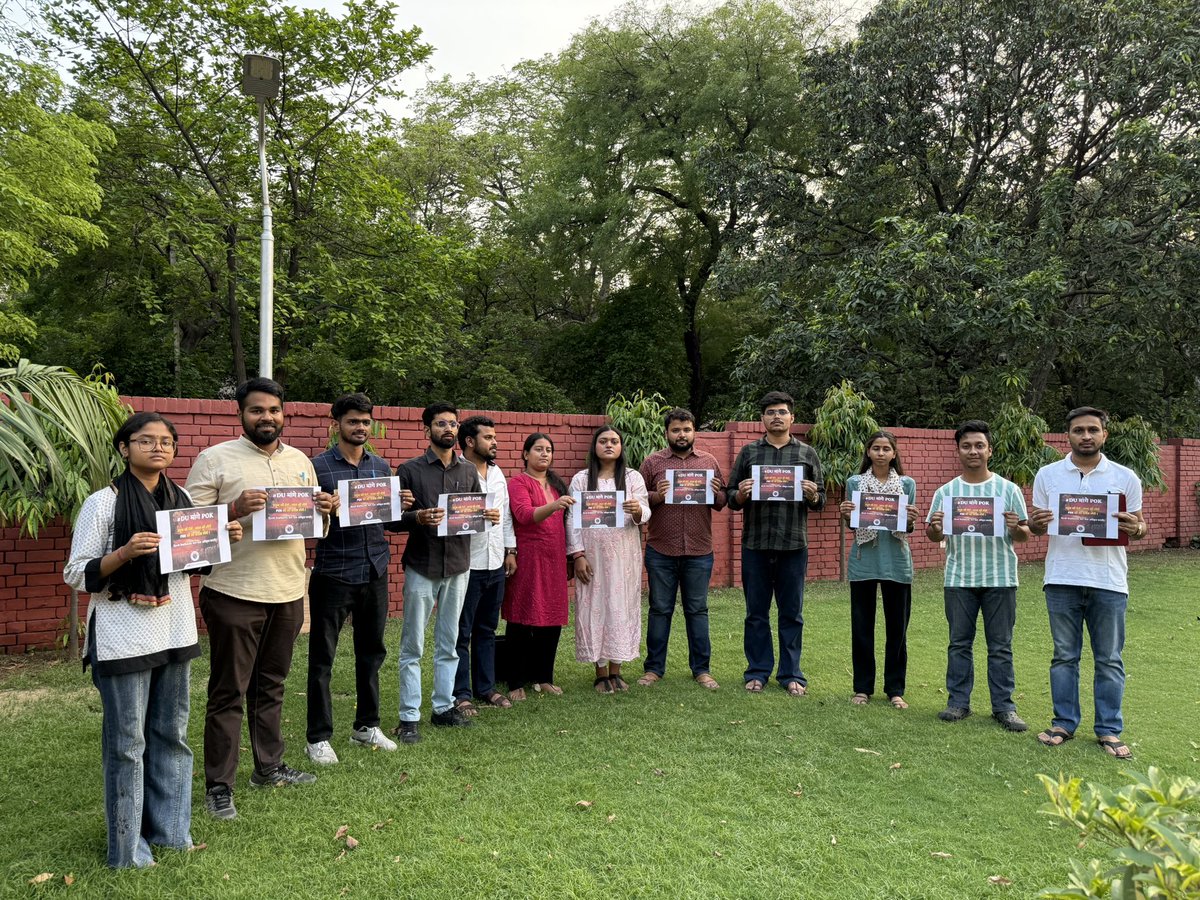 द्वंद्व कहां तक पाला जाए, 
युद्ध कहां तक टाला जाए।
तू भी है राणा का वंशज, 
फेंक जहां तक भाला जाए।
दोनों ओर लिखा हो भारत, 
सिक्का वही उछाला जाए...
#DUwantsPOK #DU #POK #delhiuniversity