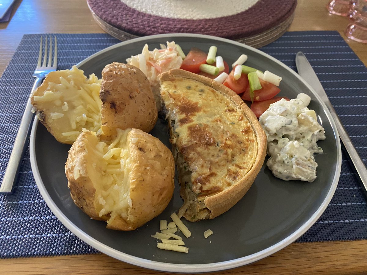 It’s a Summer type meal for us tonight ☀️ We have been invited to two Birthday bash’s tonight. They always seem to come up in twos! Take care and have a great evening 😊