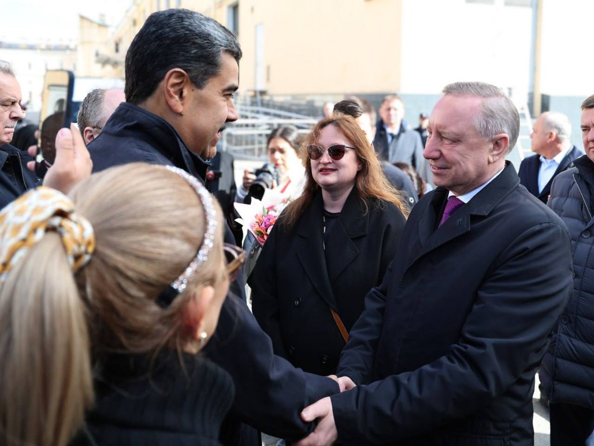 Президент Венесуэлы Николас Мадуро предложил установить побратимские связи между Венесуэлой и Санкт-Петербургом. Он отметил, что гости из Латинской Америки «буквально пропитались историей города» всего за несколько часов и остались под большим впечатлением от увиденного.