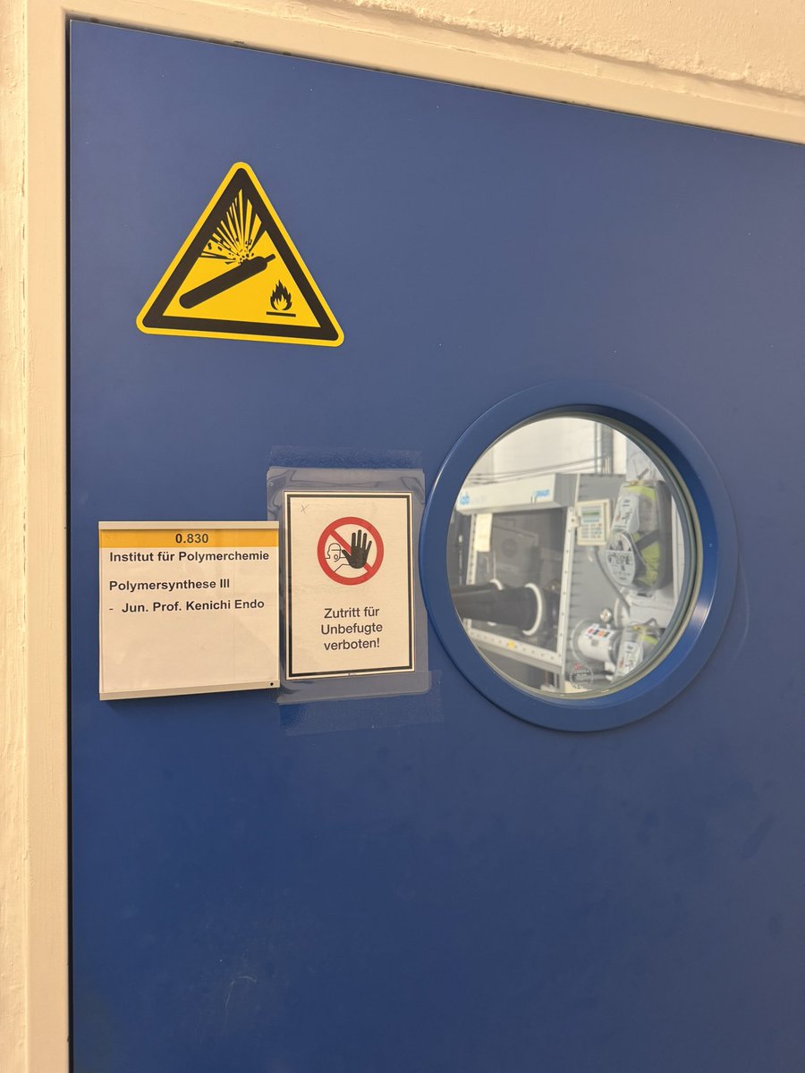 Now I'm officially a junior professor at the University of Stuttgart. Thrilled for a new start as a PI!