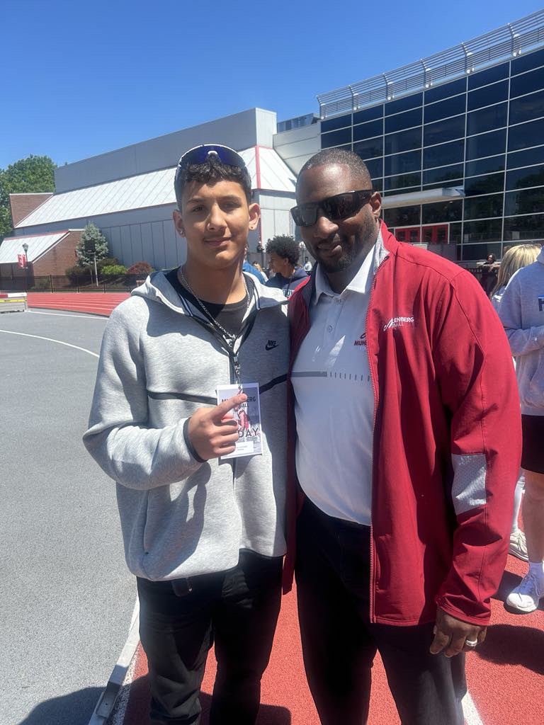 Ashton Linsinbigler (@alinsinbigler26) on Twitter photo Thank you to Muhlenberg College student athletes and coaches for having me and showing me around today I’m blessed to have the opportunity to come out and visit today!! 💯🙏🏽🖤 #KnightBlooded #RedKnightPride #RCity
<a href="/22CoachMoe/">Moe Stallings</a> <a href="/CoachEstremera/">Jeremy Estremera</a> <a href="/leams24/">Keith Leamer</a> <a href="/CoachGaul/">Sean</a> <a href="/SamoanSigma/">Coach Godinet</a> Thank you to Muhlenberg College student athletes and coaches for having me and showing me around today I’m blessed to have the opportunity to come out and visit today!! 💯🙏🏽🖤 #KnightBlooded #RedKnightPride #RCity
<a href="/22CoachMoe/">Moe Stallings</a> <a href="/CoachEstremera/">Jeremy Estremera</a> <a href="/leams24/">Keith Leamer</a> <a href="/CoachGaul/">Sean</a> <a href="/SamoanSigma/">Coach Godinet</a>