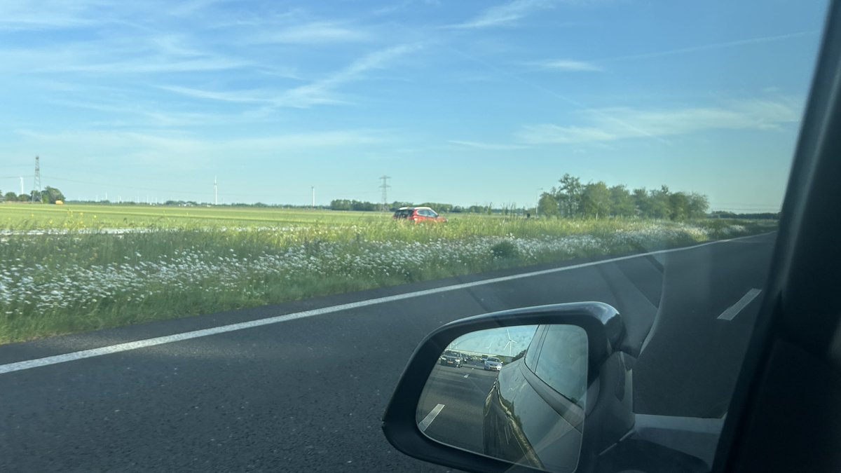 snirpjan's tweet image. Spookrijden op de #A6. #file #ongeluk #rechtsomgekeerd