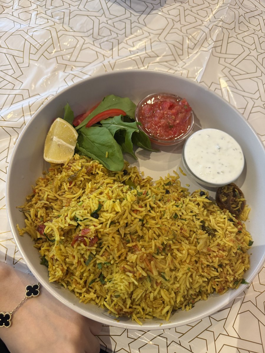 SkyVVIP's tweet image. No fancy restaurants or haram drinks.. just traditional yummy food ❤️